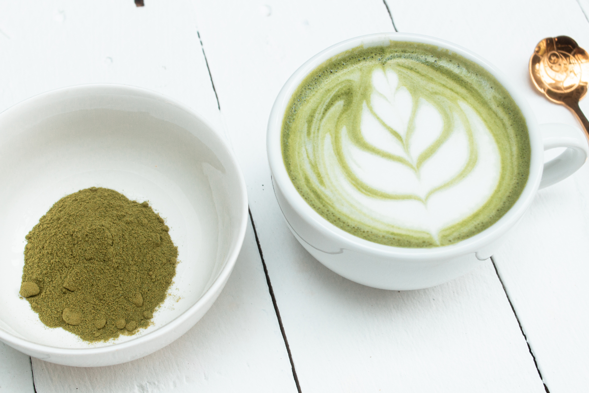 matcha fluffy coffee and matcha powder